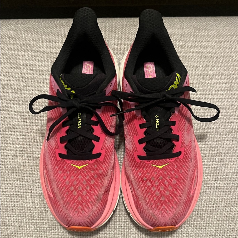 Hoka Clifton 9 fuchsia color sneakers, size 8. - Picture 9 of 10